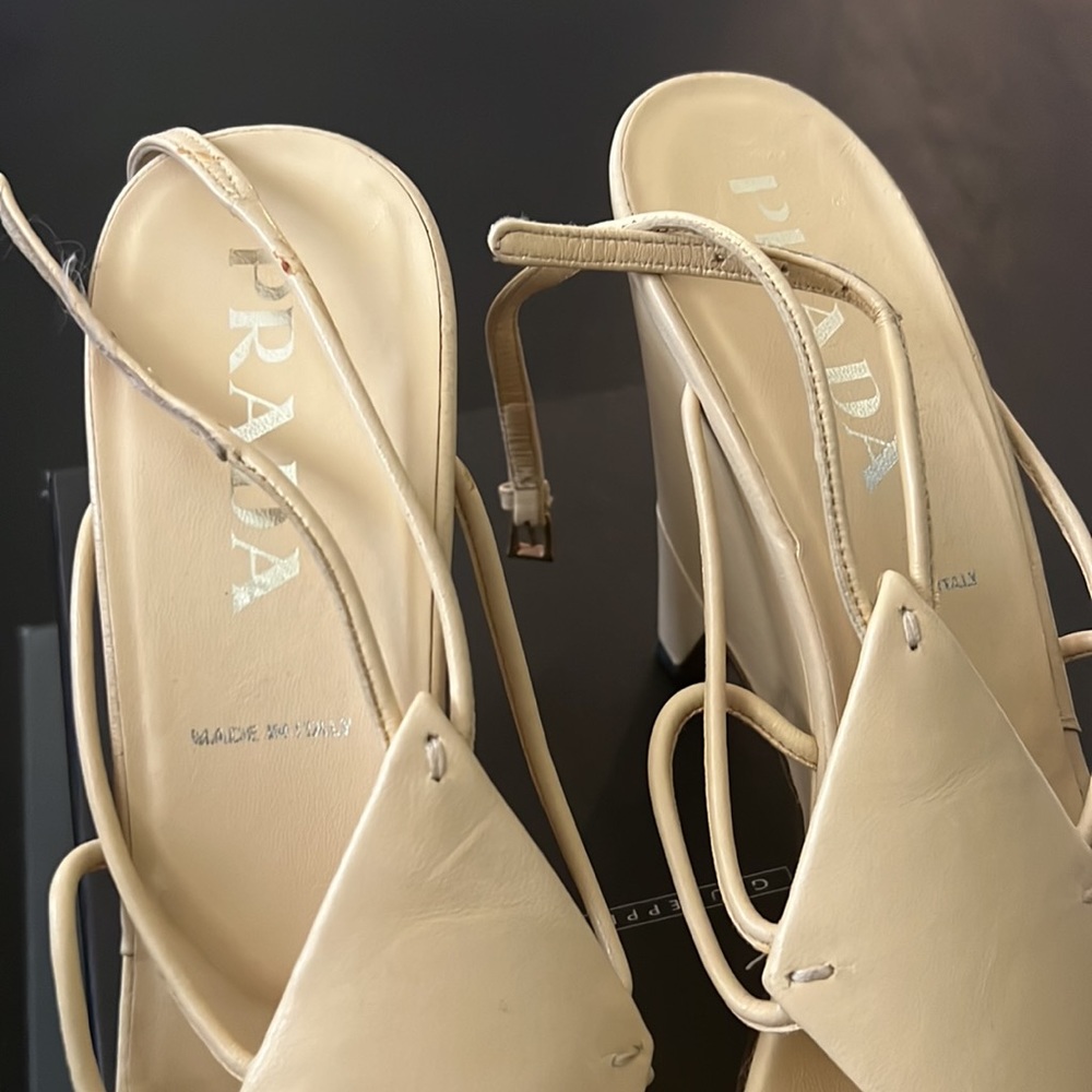 Prada heels - Picture 2 of 6